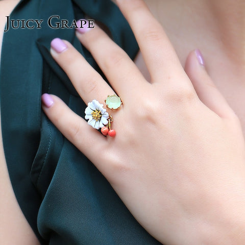 Enamel Glaze Gilded White daisy Flower Zircon Cherry Adjustable Ring