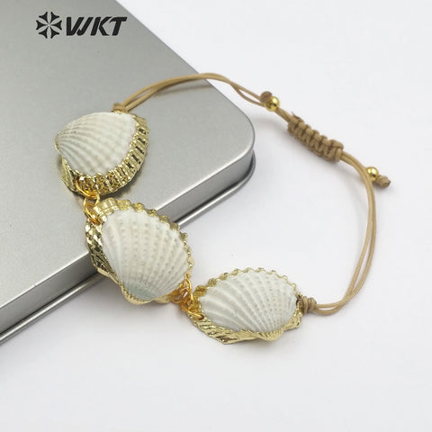 WT-B442 Boho Bracelet Natural White Scallop Shell With Gold Metal Bezel Sea Shell