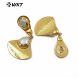 WT-E561 WKT natural pearl with gold round pearl post stud with handmade skirt shape Earrings