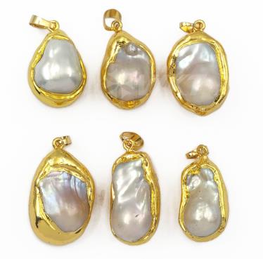 WT-JP103 White Baroque Pearl Gold Electroplated Pendant